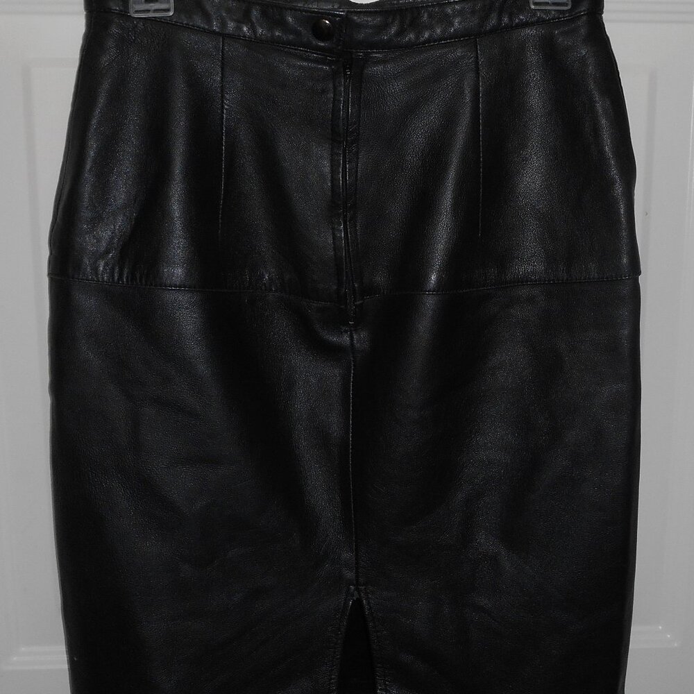 Women’s Paris Sport Club 100% Black Leather Skirt Size 07. EUC.